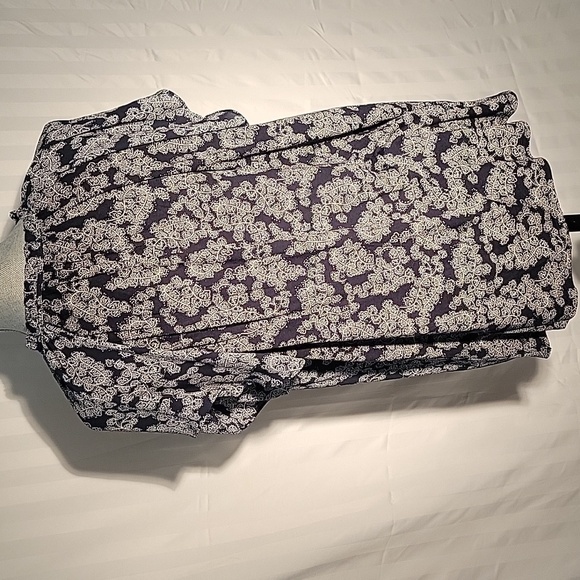 LOFT Womans Black & White Blouse with Flutter Sleeves, Size: XL - Picture 6 of 10